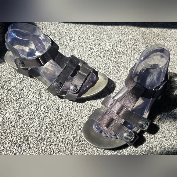 Aravon Rockport Standon T Bar Metallic Size 8 Sandals CH0417 Adjustable - Picture 2 of 11